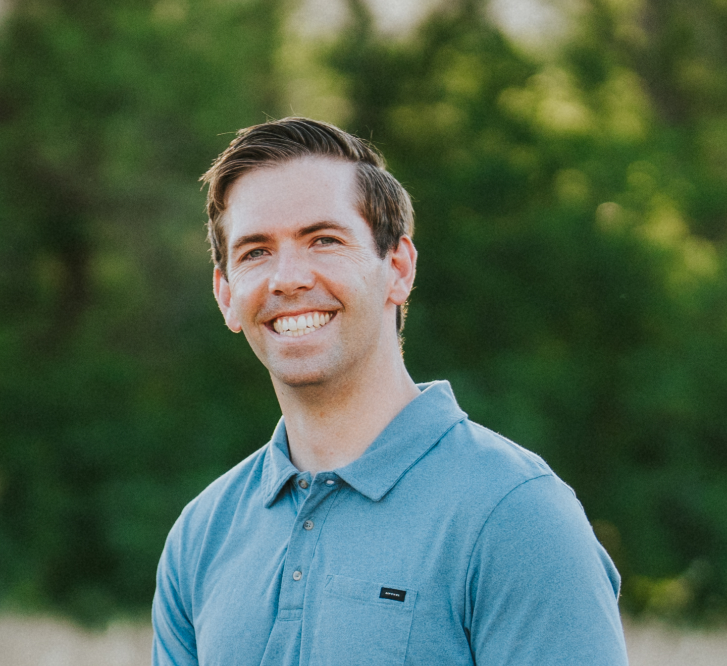 Photo of Rob smiling.